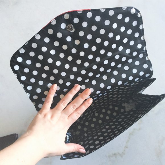 New! Shiny black envelope clutch (sealed with a kiss!) with red lips - Picture 3 of 3